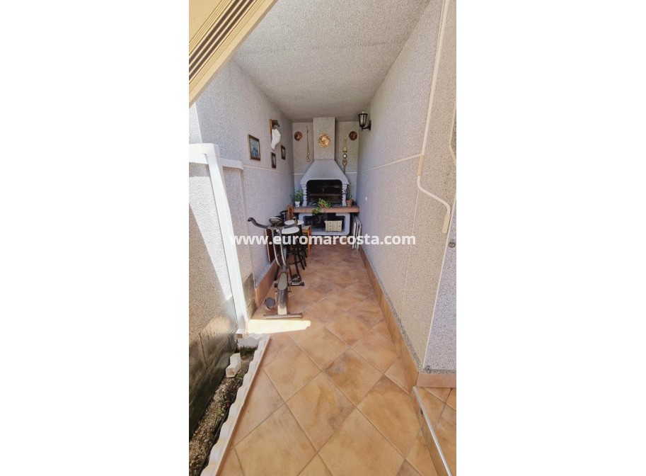 Venta - Villa / Semi pareado - Torrevieja - TORREVIEJA