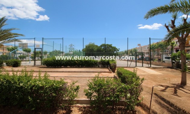 Sale - Villa / Semi semi-detached - Torrevieja - TORREVIEJA