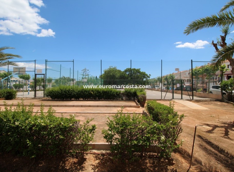 Sale - Villa / Semi semi-detached - Torrevieja - TORREVIEJA