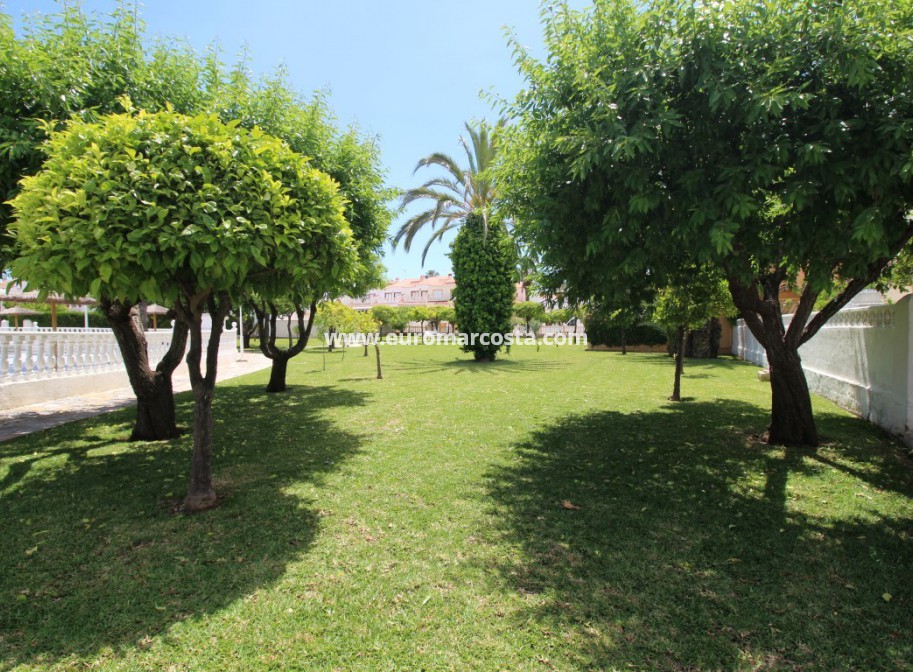 Objekte zum Wiederverkauf - Villa / Doppelhaushälfte - Torrevieja - TORREVIEJA