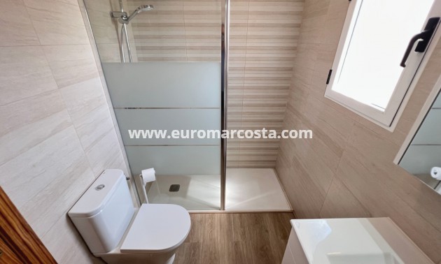 Sale - Bungalow Planta Alta - Los Montesinos