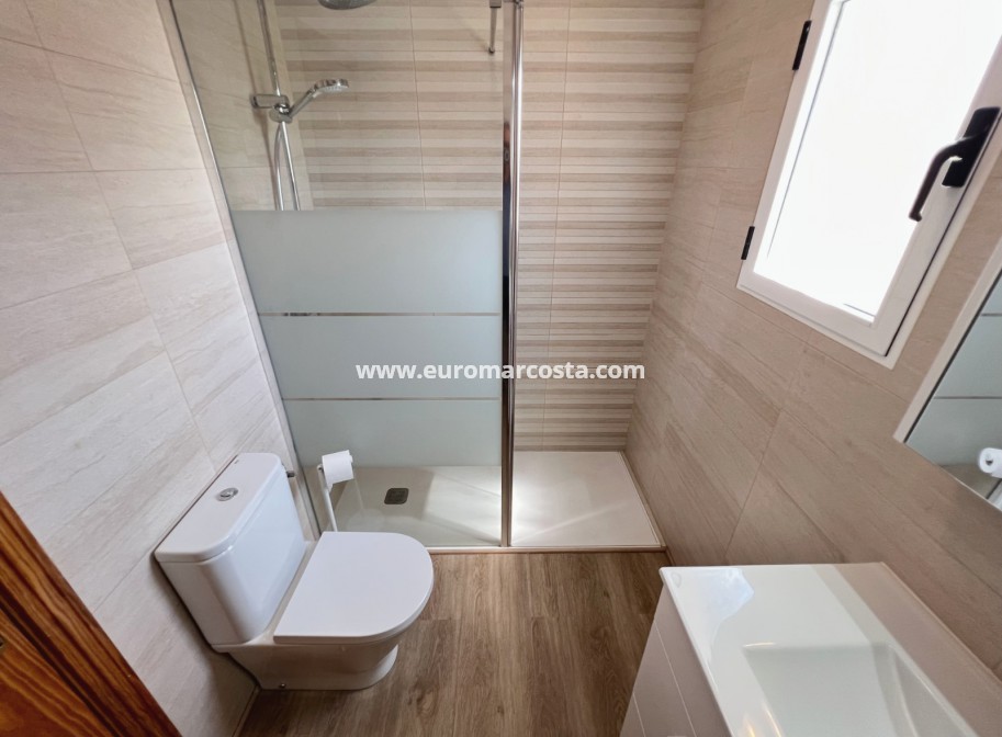 Sale - Bungalow Planta Alta - Los Montesinos