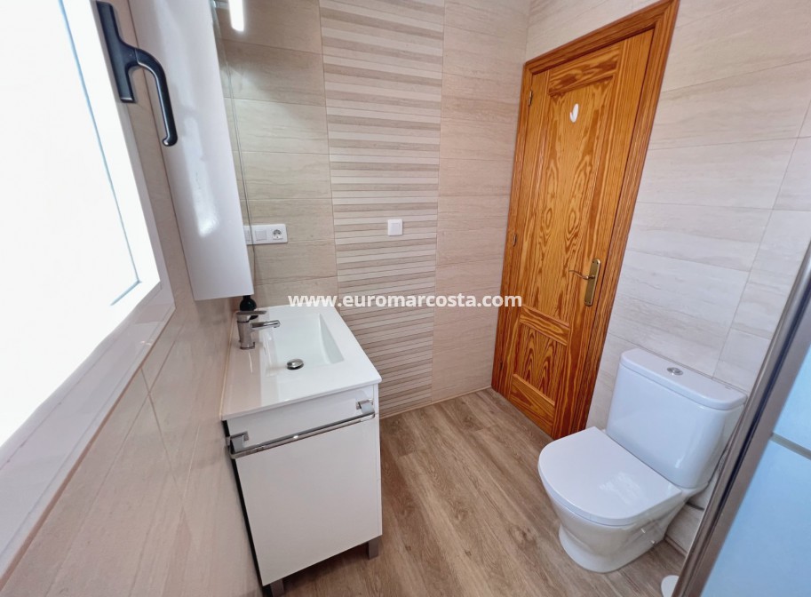 Sale - Bungalow Planta Alta - Los Montesinos