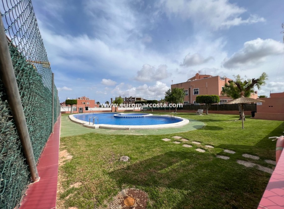 Sale - Bungalow Planta Alta - Los Montesinos