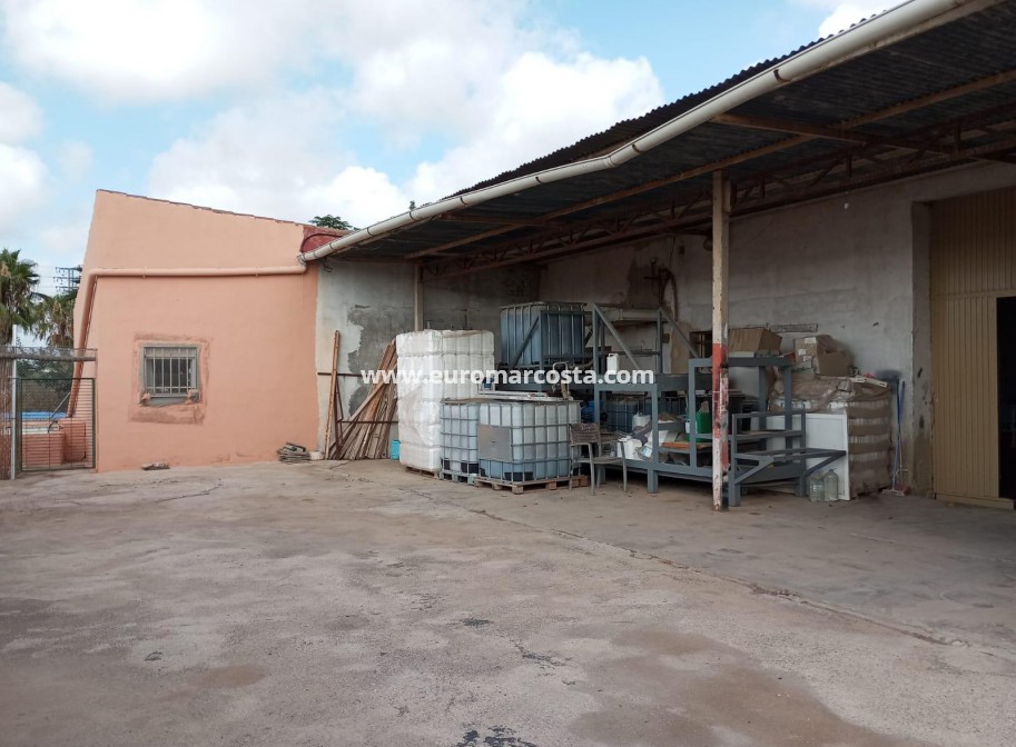 Objekte zum Wiederverkauf - Industrial unit - Torrevieja - Polígono Industrial Casa Grande