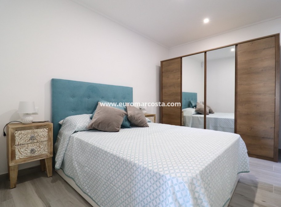 Sale - Townhouse - Torrevieja - TORREVIEJA