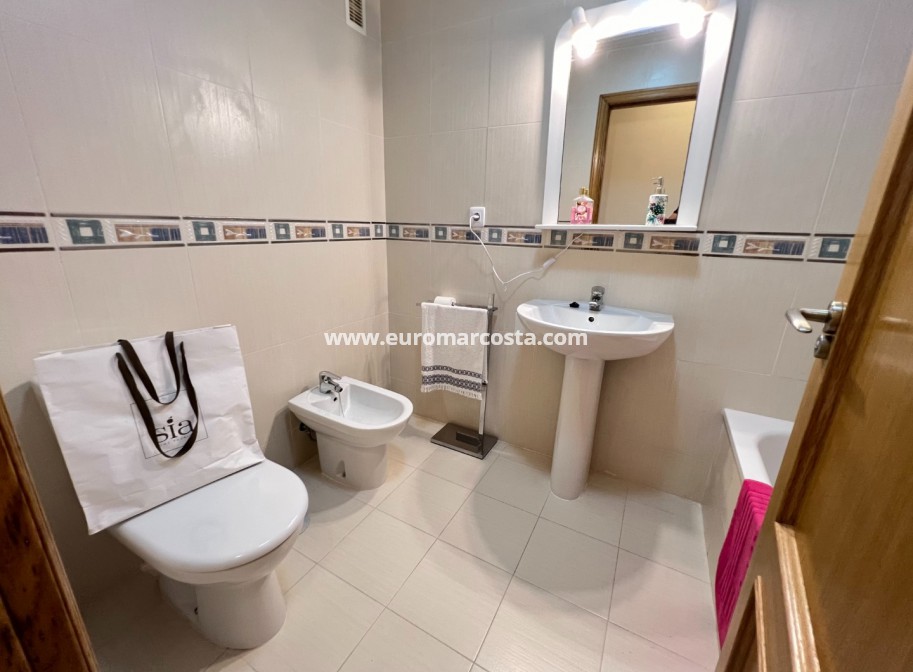 Sale - Apartment / flat - Guardamar del Segura