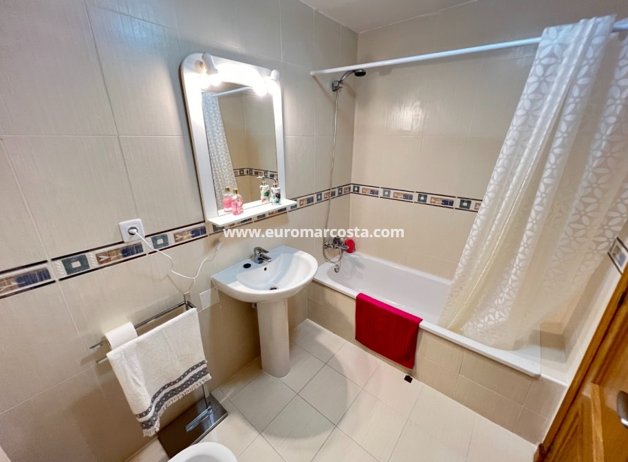 Sale - Apartment / flat - Guardamar del Segura