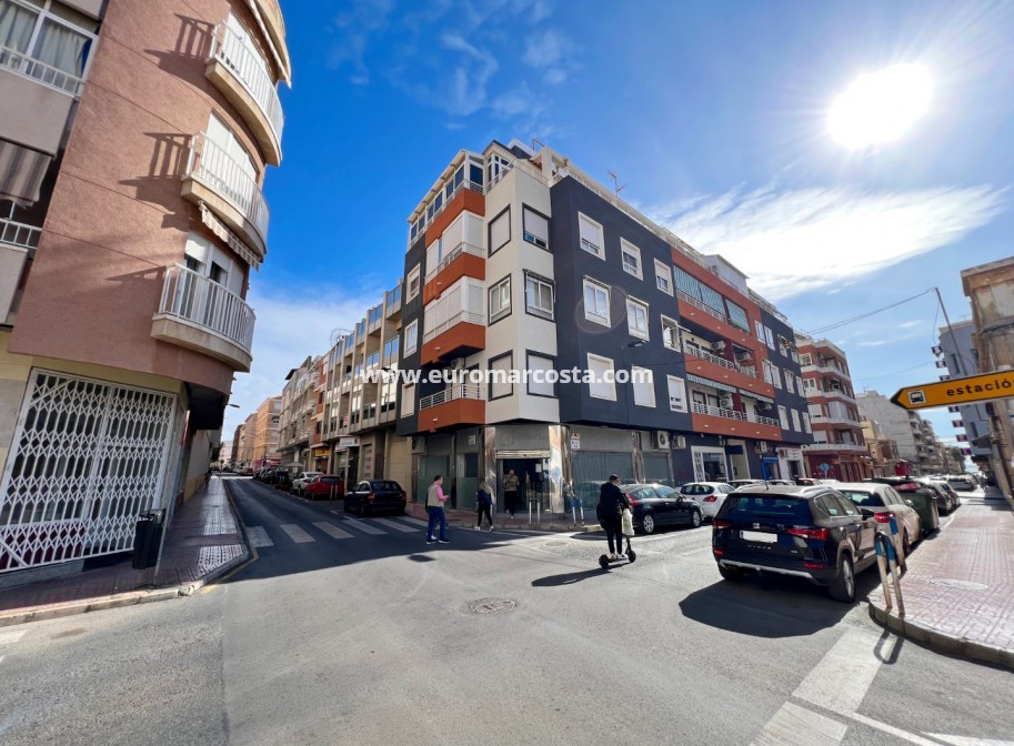 Objekte zum Wiederverkauf - Kommerziell - Torrevieja - TORREVIEJA