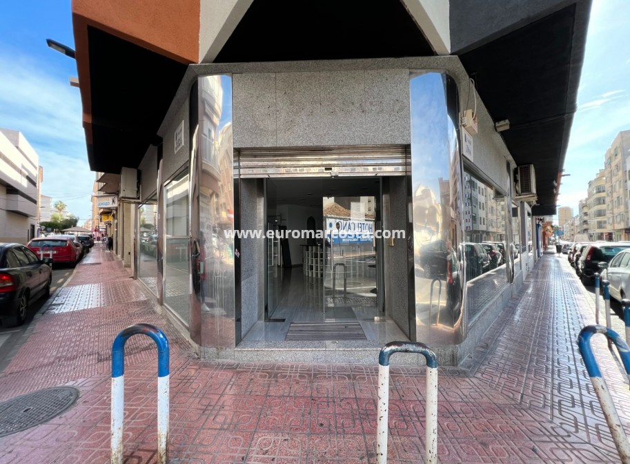 Objekte zum Wiederverkauf - Kommerziell - Torrevieja - TORREVIEJA
