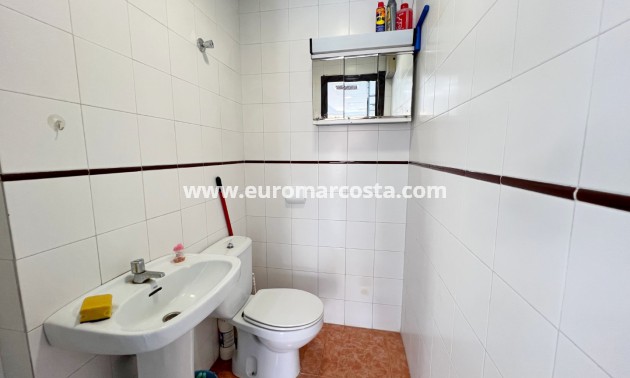 Objekte zum Wiederverkauf - Kommerziell - Torrevieja - TORREVIEJA