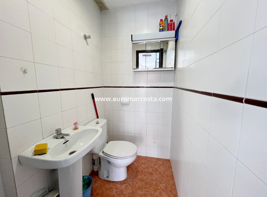 Objekte zum Wiederverkauf - Kommerziell - Torrevieja - TORREVIEJA