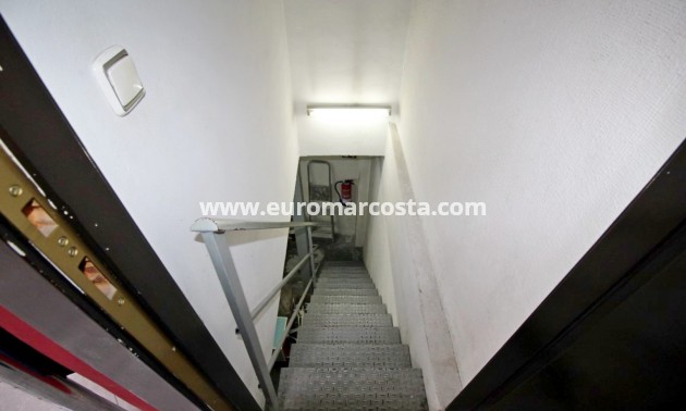 Objekte zum Wiederverkauf - Kommerziell - Torrevieja - TORREVIEJA