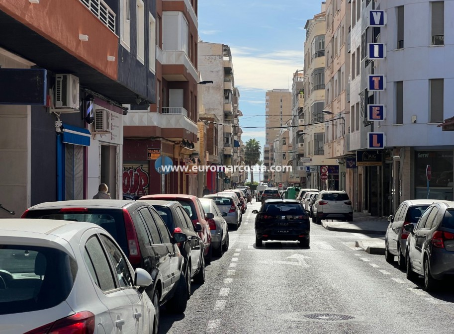 Objekte zum Wiederverkauf - Kommerziell - Torrevieja - TORREVIEJA